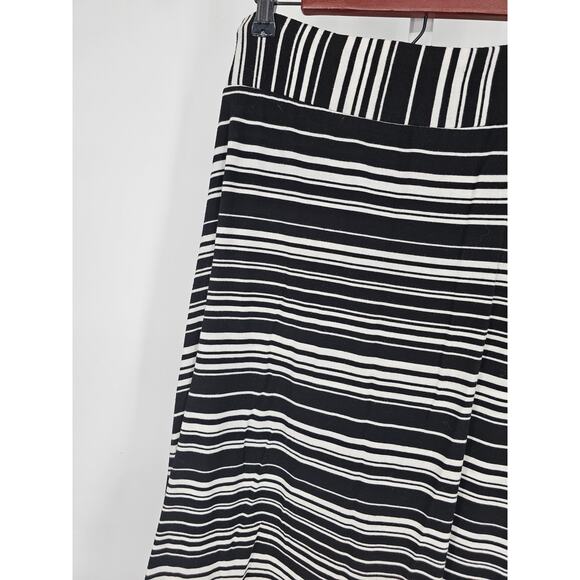 Roz & Ali Women's Black-White Striped Polyester Stretch Waist Skirt Size M - Picture 2 of 4
